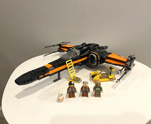 LEGO Star Wars Set 75102 Poe's X-Wing Fighter, all minfigs and instructions