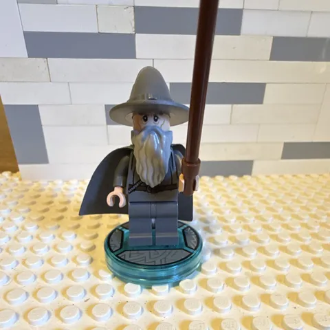 LEGO Gandalf the Grey Minifigure Staff Cape The Lord of the Rings with toy tag