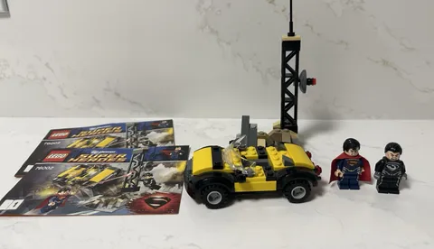 LEGO 76002 Superman Metropolis Showdown 100% Complete Small Damage On Figure