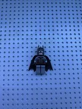 Lego Super Heroes: Batman I: Batman - Dark Bluish Gray Suit bat024 Incomplete