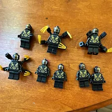 LEGO Minifigures Lot of 8 Black and Gold Claw Hands. Avengers Endgame