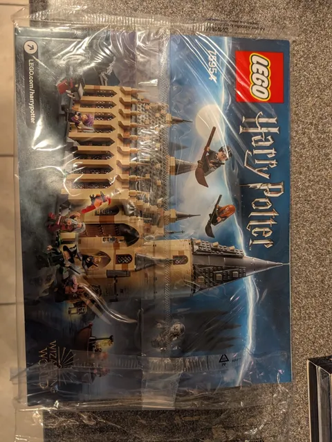 LEGO Harry Potter Hogwarts Great Hall 75954 Read
