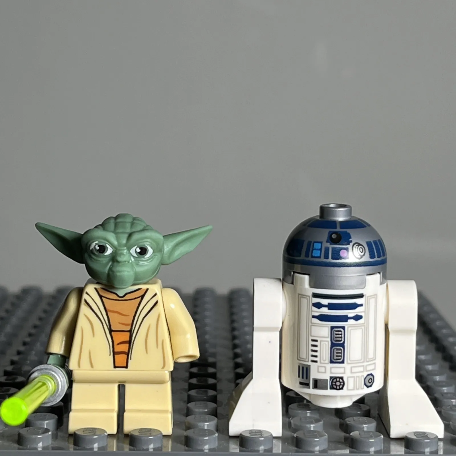 Lego Star Wars Minifigure - Sw0446a - Yoda The Clone Wars Gray Hair R2-D2 Lot 1R