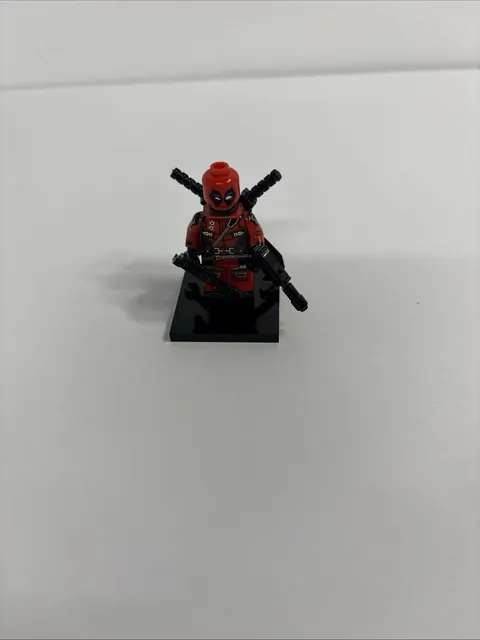 LEGO Marvel Super Heroes Custom Deadpool Minifigure With Weapons