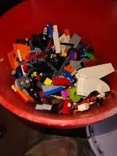 Bulk Legos 25 30 lb. Has starship and other puzzles