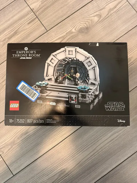 LEGO Star Wars: Emperor's Throne Room Diorama (75352)