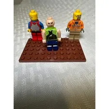 Lego Minifigure Lot of 3 Knight Construction Worker Wrestler with Baseplate