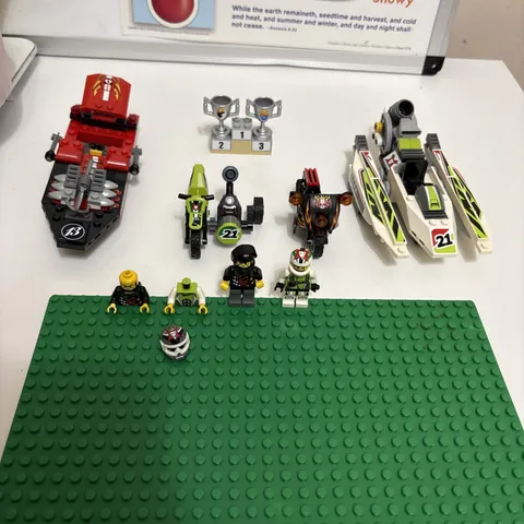Lego World Racers Minifigure Motorbike Speed Boat 