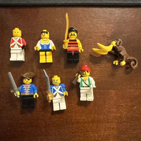 LEGO Pirates Minifigures Lot of 7 w/ Accessories Hats & Weapons