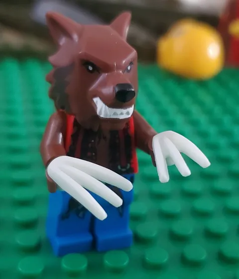 Lego Minifigure Monster Fighters 9463 WEREWOLF w. Glow In the Dark Claws
