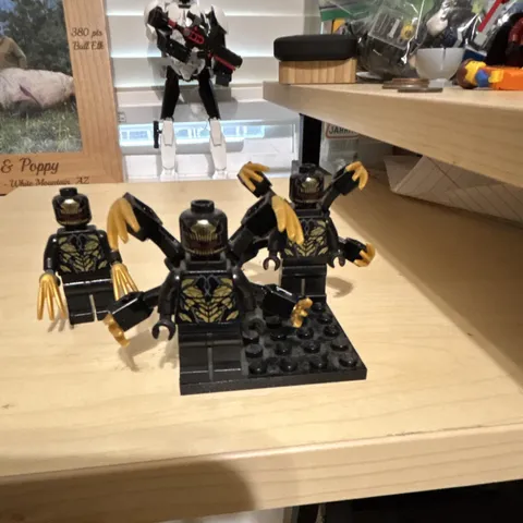 LEGO three Marvel Minifigure 2 Multi-Arm Black Gold one normal