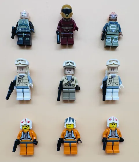 (9) LEGO Star Wars Mixed Rebel Minifigure Lot With Weapons Hoth Troopers Pilots