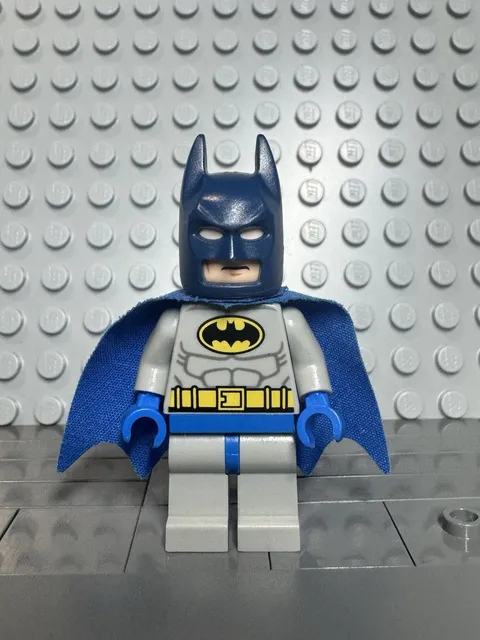 LEGO Batman Light Bluish Gray Suit minifigure ( 6860, 6857 ) Type 2 Cowl