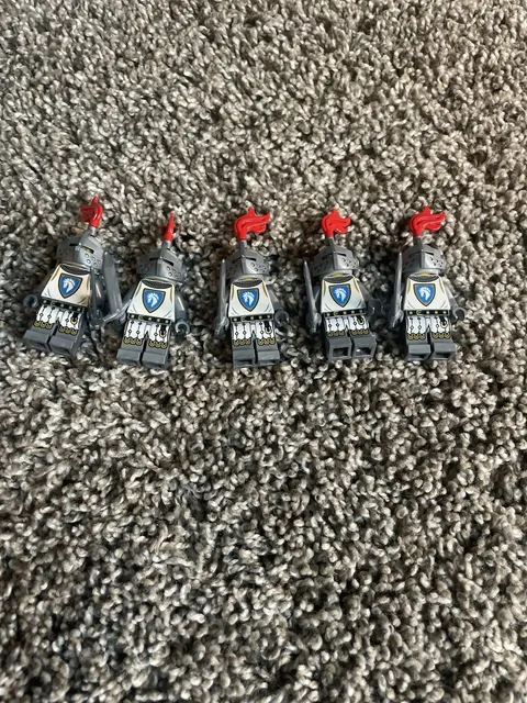 LEGO Castle Knight minifigure lot of 5 with swords and helmets