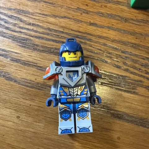LEGO Nexo Knights Clay Moorington Dark Blue Helmet Minifigure NO VISOR