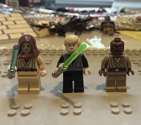LEGO Star Wars Minifigure Lot of 3 obi-wanLuke Skywalker Mace Windu w lightsaber