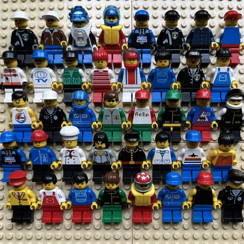 LEGO 40 Vintage Minifigures Lot - Complete figures - no cracks