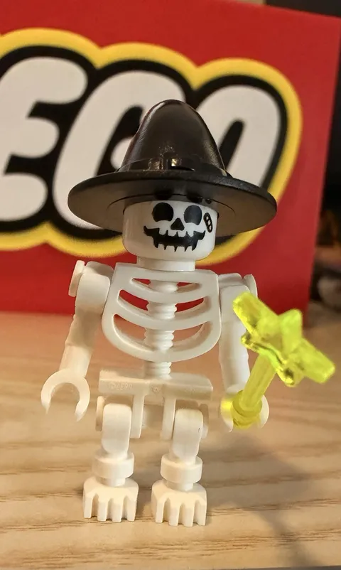 Lego Skeleton Wizard Minifigure With Accessories 