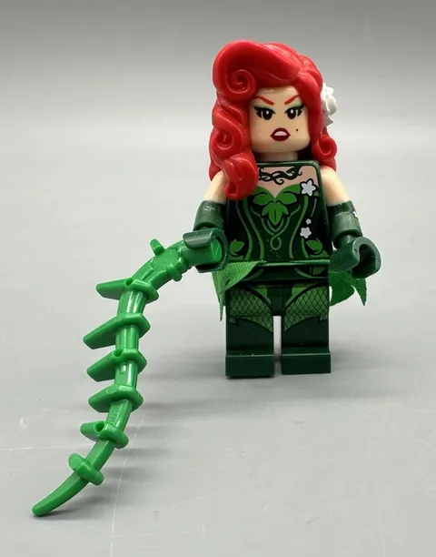 LEGO DC Poison Ivy Cloth Skirt Minifigure from 2017 Batman set 70908 SH0327