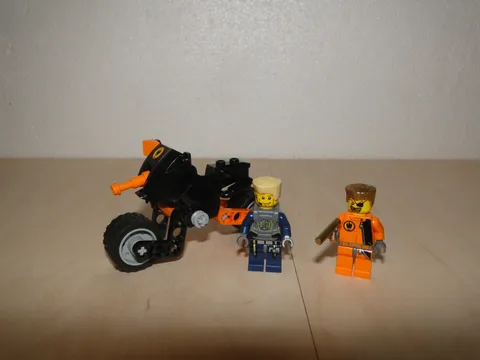 LEGO Agents 8967: Gold Tooth’s Getaway  Incomplete Parts & Pieces Mini Figures