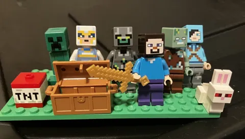 LEGO Minecraft Minifigure Lot Steve & Zombie + 6 Figures w/ Accessories