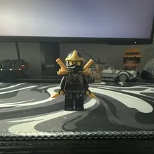 Lego minifigure Ninjago COLE ZX - Legacy Update Ninja Character Display