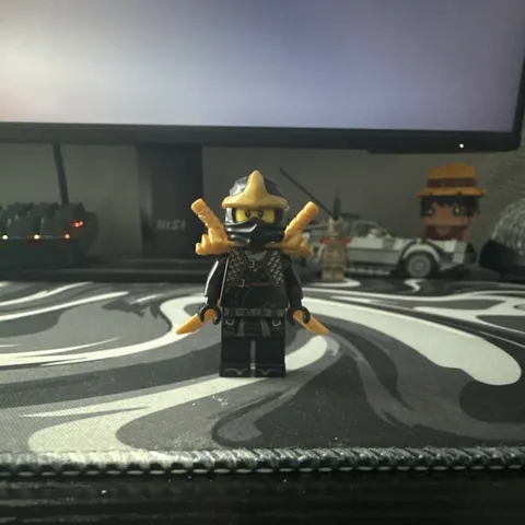 Lego minifigure Ninjago COLE ZX - Legacy Update Ninja Character Display