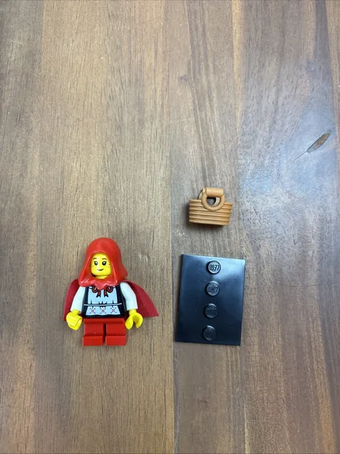 LEGO Minifigure 8331 Series 7 Red Riding Hood Grandma Visitor