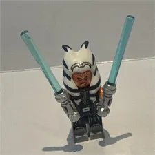 LEGO Star Wars Minifigure Ahsoka Tano w/ 2 Blue Lightsabers