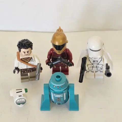 Lego Star Wars Poe, Zorii, D-O, Snowtrooper Astromech Minifigures 75249