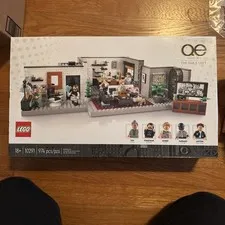 LEGO Icons: Queer Eye-The Fab 5 Loft (10291)