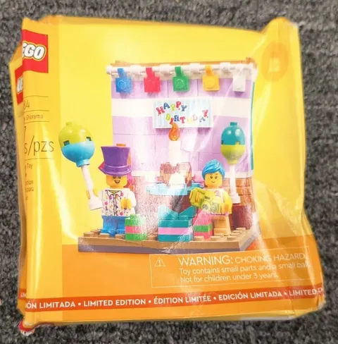 Lego BIRTHDAY DIORAMA 40584 Party Balloons Cake Camera  - New Distress Box , D3