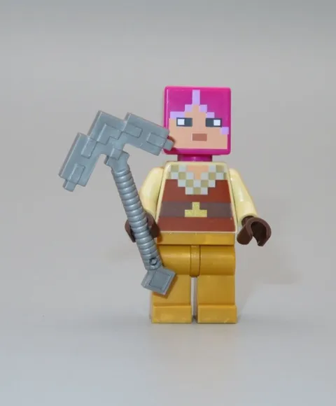 LEGO New Minecraft  Huntress with sword minifigure 21168 The Warped Forest