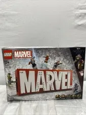 LEGO Super Heroes MARVEL Logo & Minifigures, 931 Pieces (76313) New