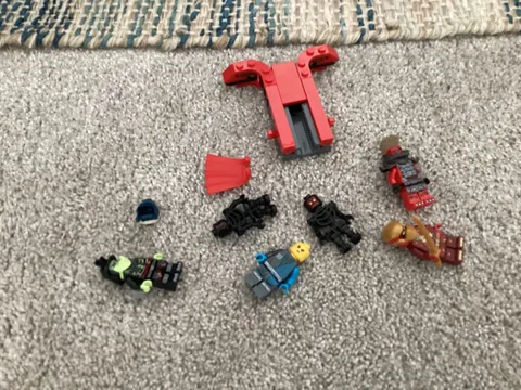 lego ninjago pieces lot. (Includes a couple non-Ninjago pieces.)