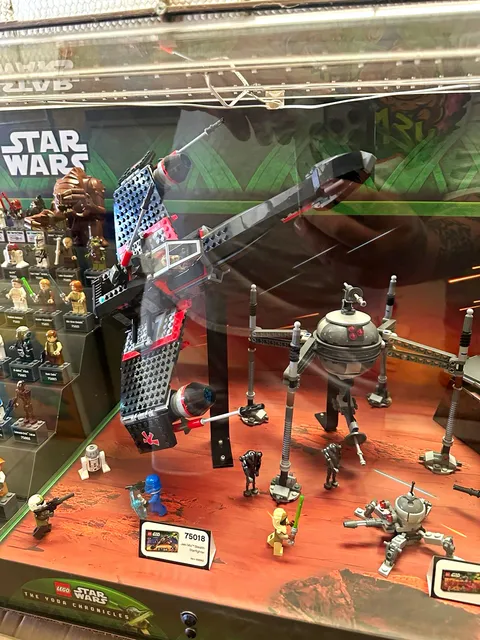 LEGO Star Wars Yoda Chronicles Yoda Minifigure Display Case