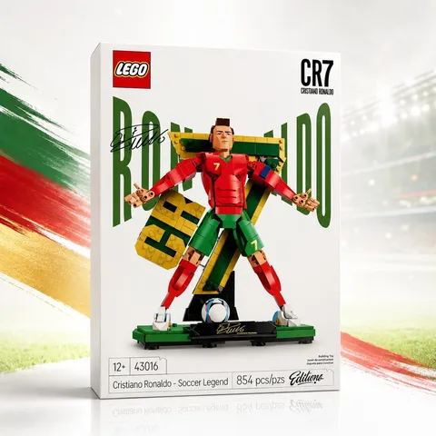 LEGO #43016 Cristiano Ronaldo Soccer Legend CR7 854pc  New Factory Sealed Damage