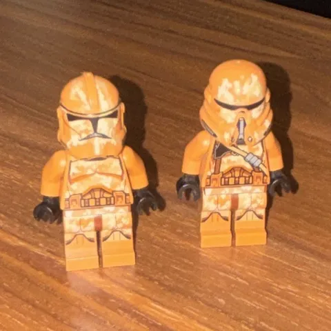 LEGO Star Wars Geonosis Clone Trooper Minifigures Soldiers Lot of 2 with 2 half