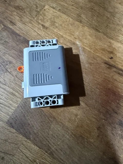 LEGO Power Functions AA BATTERY BOX (technic,car,motor,gear,truck,receiver,pin)