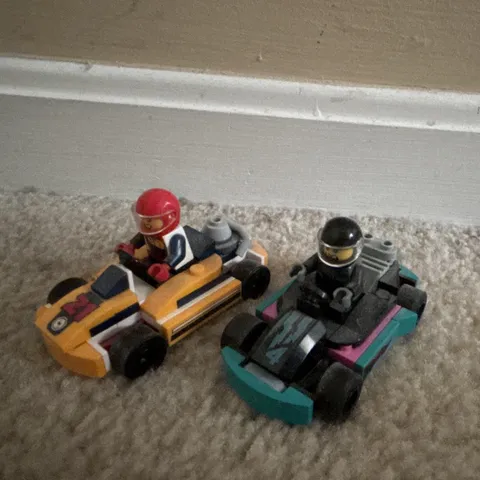 LEGO Minifigures Red Helmet Driver & Black Helmet Driver with 2 Go-Kart Builds