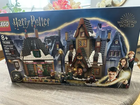 LEGO Harry Potter Hogsmeade Village Visit 76388 851pc Box Collectible Cards