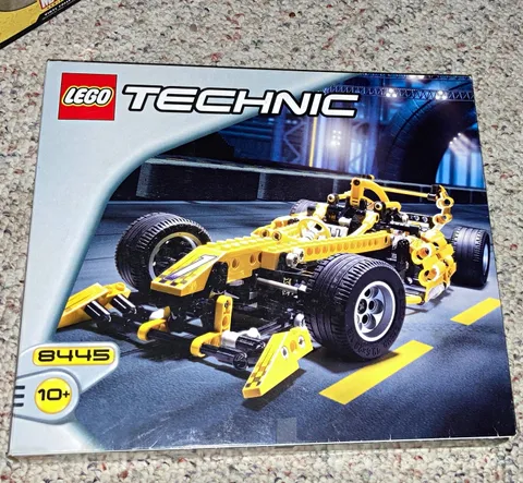 LEGO Technic 8445 Fork Lift Complete Set 383 Pieces Boxed 2003 (damaged box)