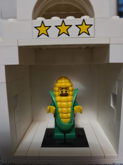 Lego MiniFigure Series 17 CORN COB GUY  # 71018