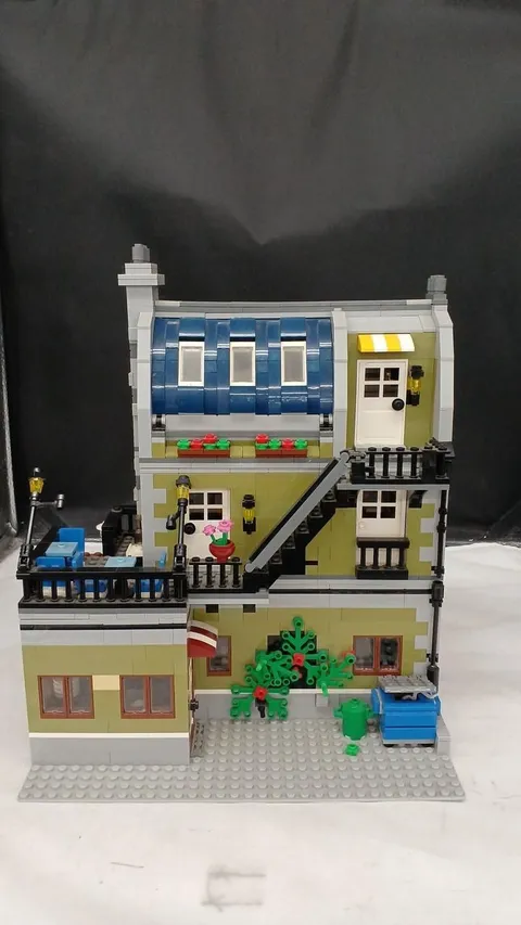 LEGO Restaurant in Paris CREATOR 10243 Used