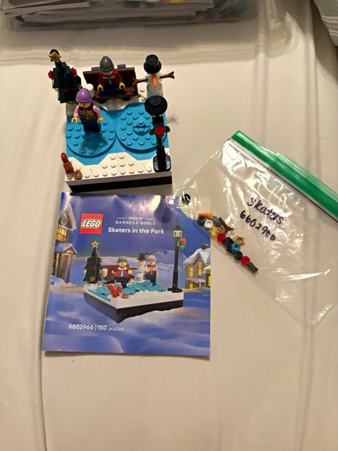 LEGO Skaters in the Park 6602966 Winter Village Seasonal 150pc Limited Ed