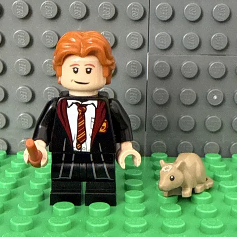 Lego Ron Weasley School Robes w pet rat Minifigure Harry Potter CMF  71022 2018