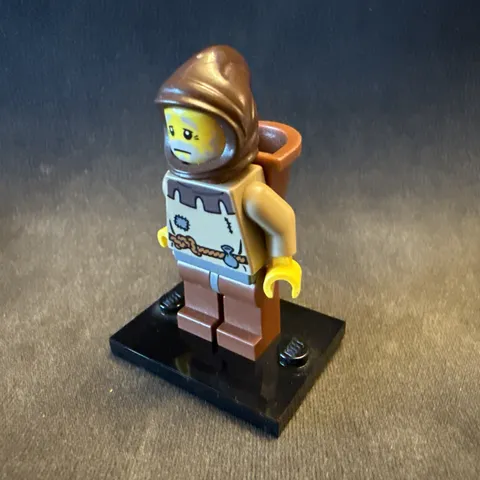 Lego Peasant Male (Old) Minifigure cas409 from Set Medieval Market Village