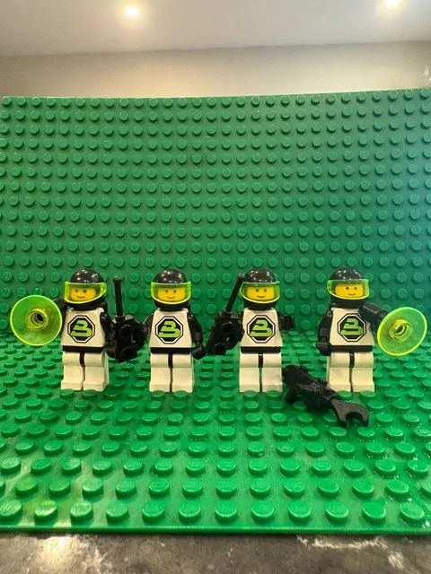 Lego vintage space minifigures - Four Blacktron Minifigs w/ Helmets