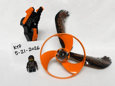 LEGO NINJAGO 70645 Dragon Master Cole