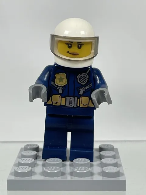 LEGO Minifigure Police Female cty0702 from City 60137